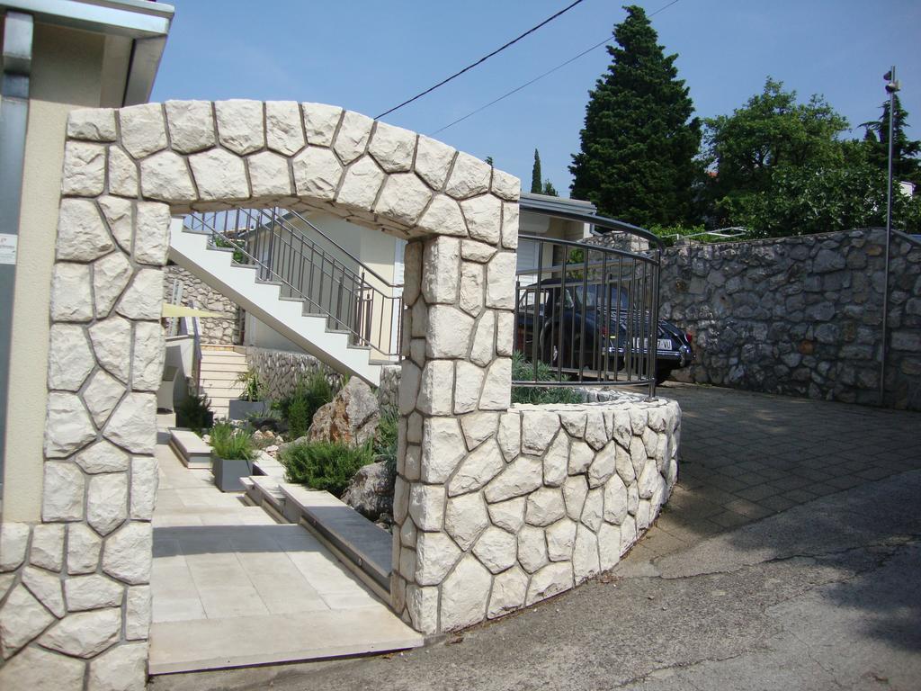 Apartments Ilona Novi Vinodolski Bagian luar foto
