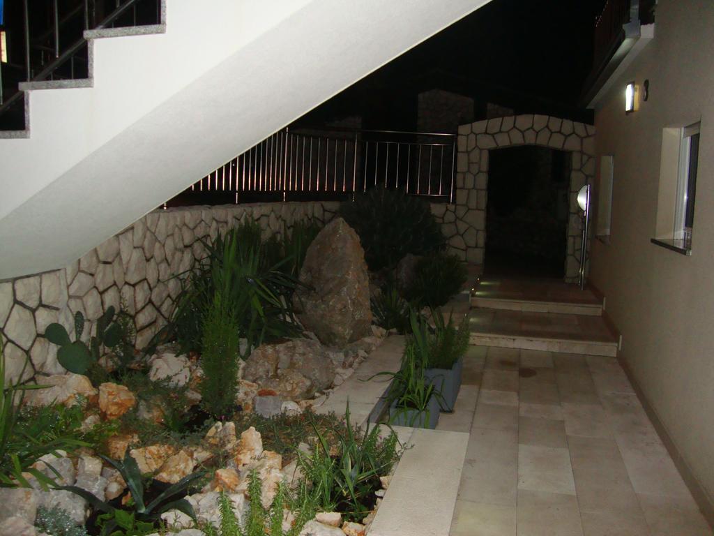 Apartments Ilona Novi Vinodolski Bagian luar foto