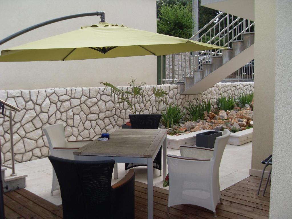 Apartments Ilona Novi Vinodolski Bagian luar foto