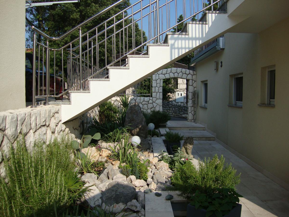 Apartments Ilona Novi Vinodolski Bagian luar foto